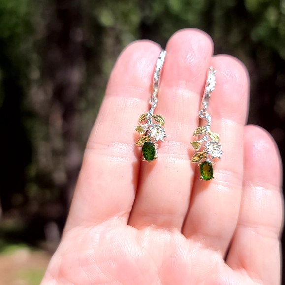Stunning Chrome Diopside & Peridot sterling floral earrings - Picture 15 of 15